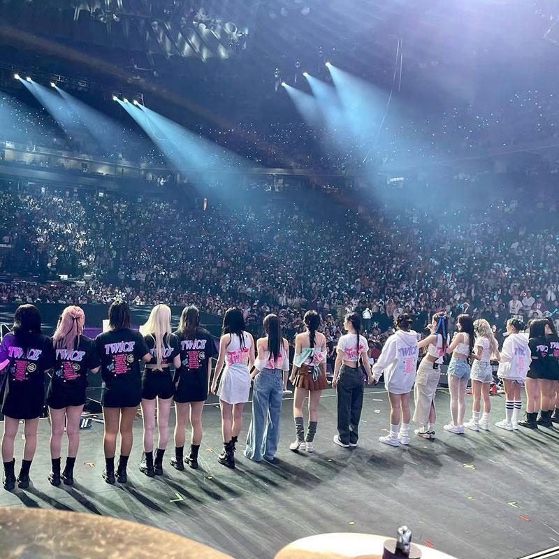 TWICE 'Ready To Be' 5th World Tour Graphic Concert Hoodie – Totemo