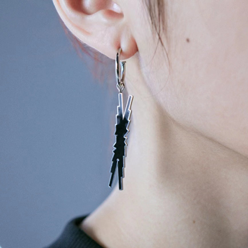 LE SSERAFIM ピアス EARRINGS ロゴ BLACK LE SSERAFIM 